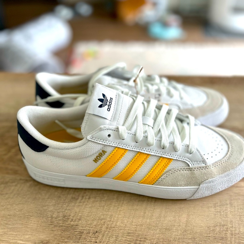 NWOB Adidas Nora’s